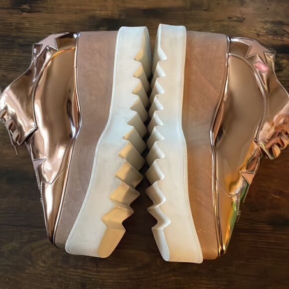 Stella McCartney
Women's Pink Rose Gold Metallic Elyse Stars Sneakers Size 36/6 - Picture 5 of 12